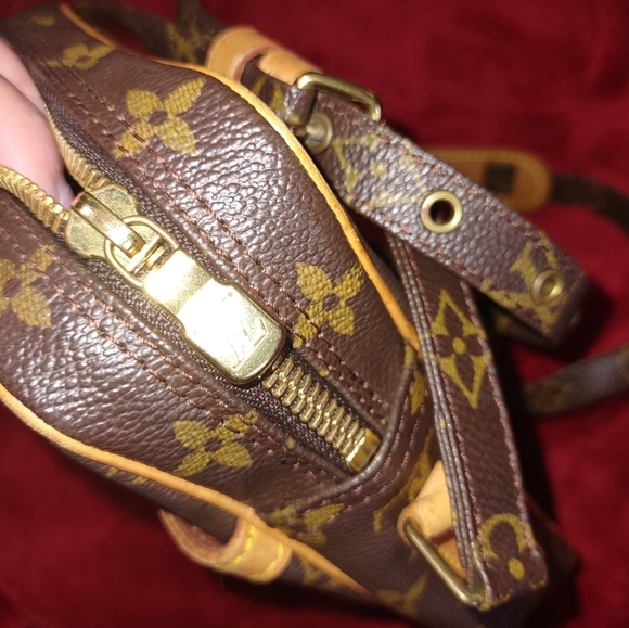 AUTHENTICATED, VINTAGE (LV) Louis Vuitton Monogram Danube Crossbody Bag - Picture 14 of 15